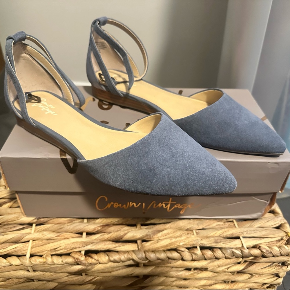 Crown Vintage Women's Gray Suede Flats